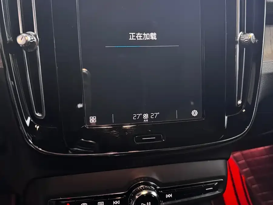 Volvo XC40 2023 B4 4WD Zhiyuan Luxury Edition 2023 — миниатюра 5