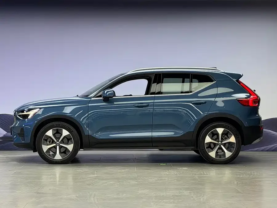 Volvo XC40 2023 B4 4WD Zhiyuan Luxury Edition 2023 — миниатюра 4