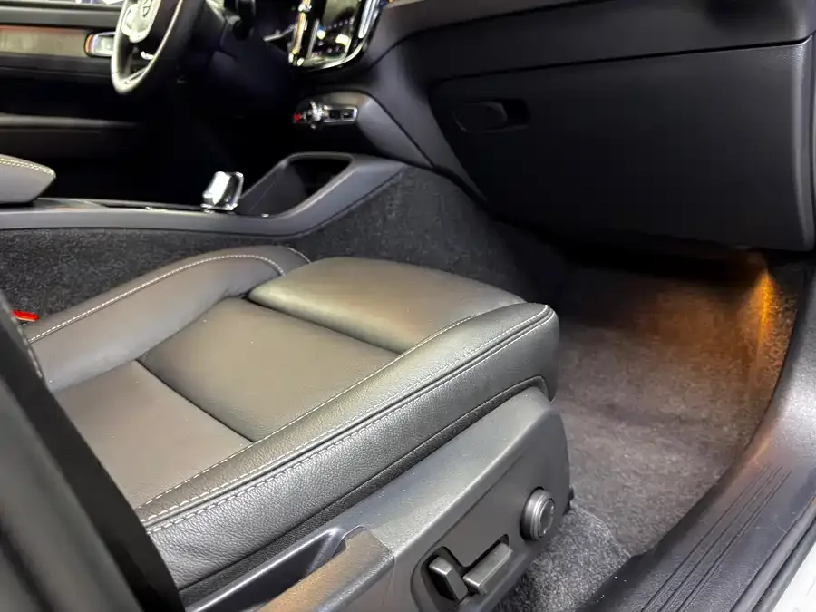 Volvo XC40 2023 B4 4WD Zhiyuan Luxury Edition 2023 — миниатюра 5