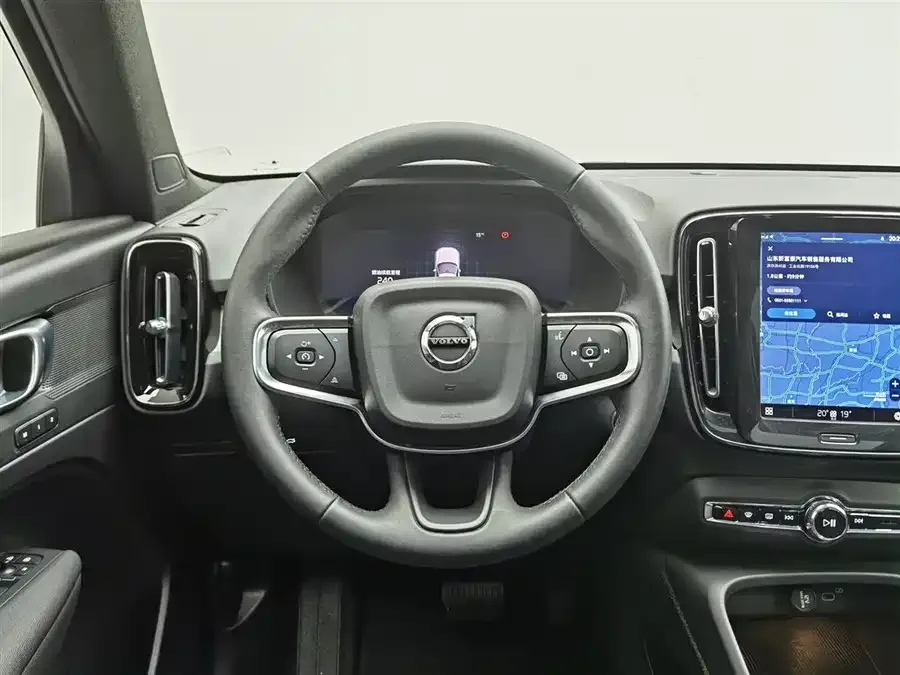 Volvo XC40 2023 B3 Zhiyuan Luxury Edition 2023 — миниатюра 5