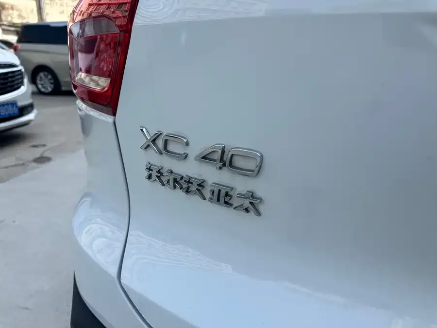 Volvo XC40 2022 T4 four-wheel drive smart travel fashion version 2022 — миниатюра 5