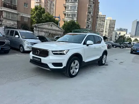 Volvo XC40 2022 купить в Москве