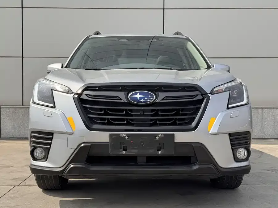 Subaru Forester 2022 Forester 2.0i AWD Ultimate Edition EyeSight 2022 — миниатюра 3
