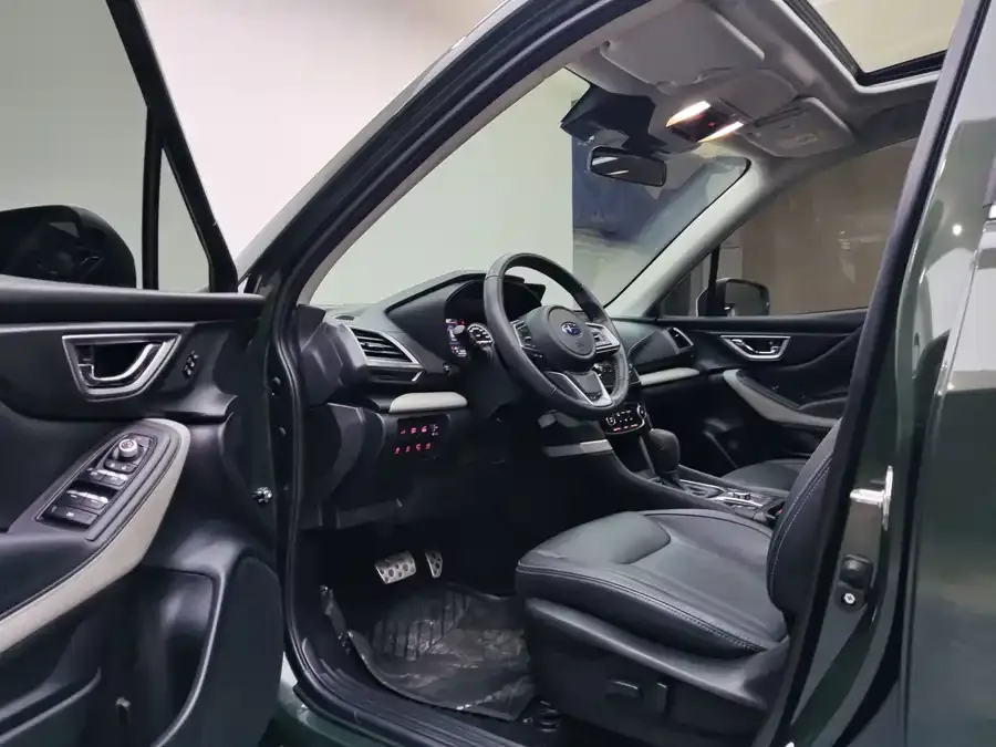 Subaru Forester 2022 Forester 2.0i AWD Ultimate Edition EyeSight 2022 — миниатюра 4