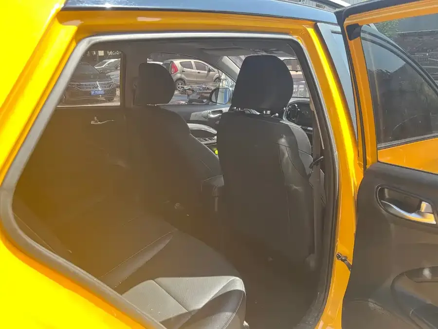 Kia KX1 2021 Yipao 1.4L CVT Sunroof Model 2022 — миниатюра 3