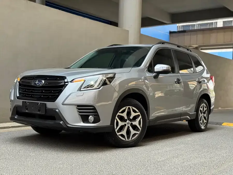 Subaru Forester 2022 Forester 2.0i AWD Luxury Edition 2022 — фото 1, купить с доставкой в Москву