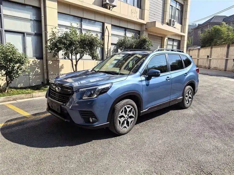 Subaru Forester Forester 2022 2.0i AWD Luxury Edition EyeSight 2023 — фото 1, купить с доставкой в Москву