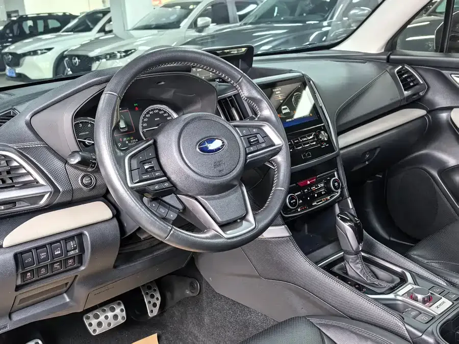 Subaru Forester 2022 Forester 2.0i AWD Ultimate Edition EyeSight 2022 — миниатюра 5
