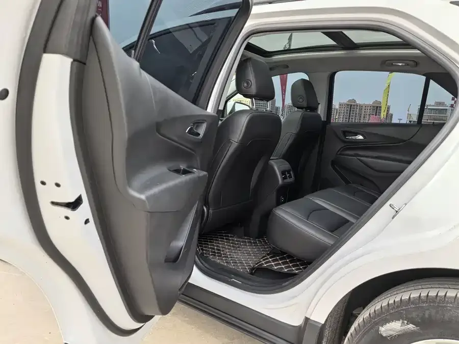 Chevrolet Equinox Explorer 2021 535T Chijie Edition 2022 — миниатюра 3