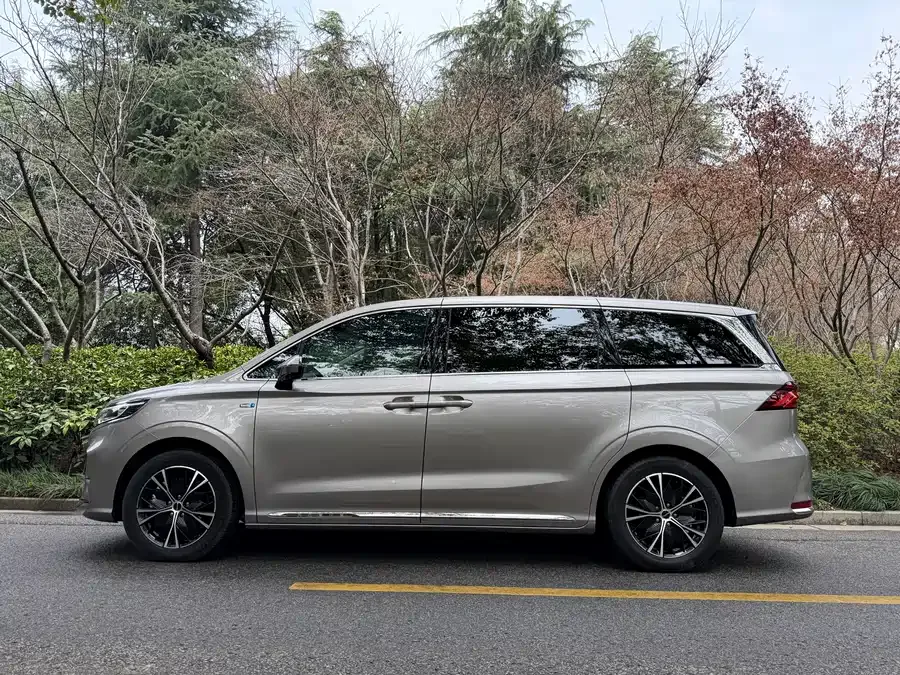 Roewe iMAX8 Roewe iMAX8 2023 400TGI Enjoy Edition 2024 — миниатюра 5