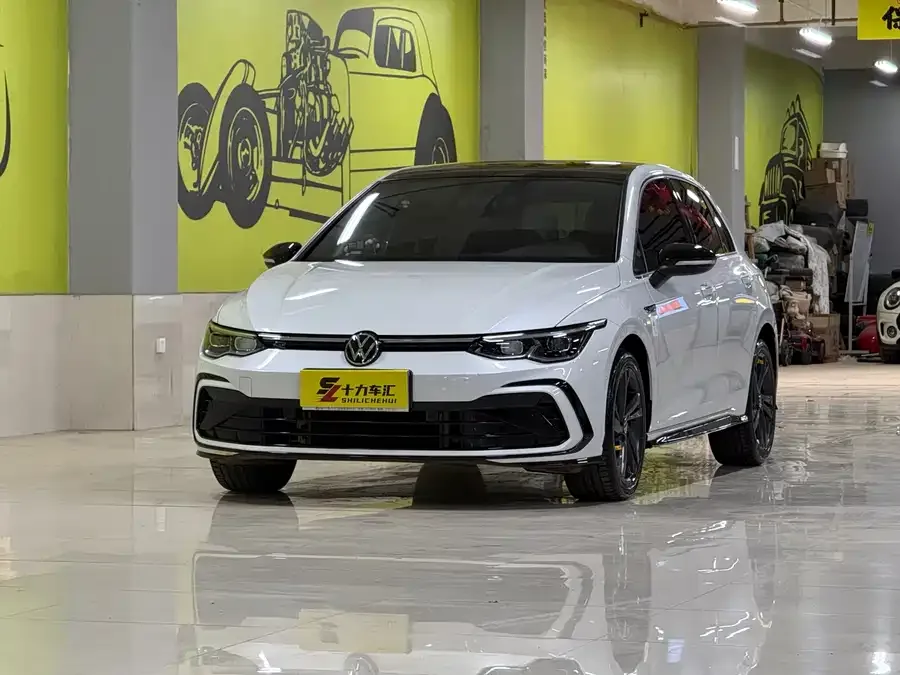 Volkswagen golf Golf 2023 facelift 280TSI DSG R-Line 2023 — фото 1, купить с доставкой в Москву