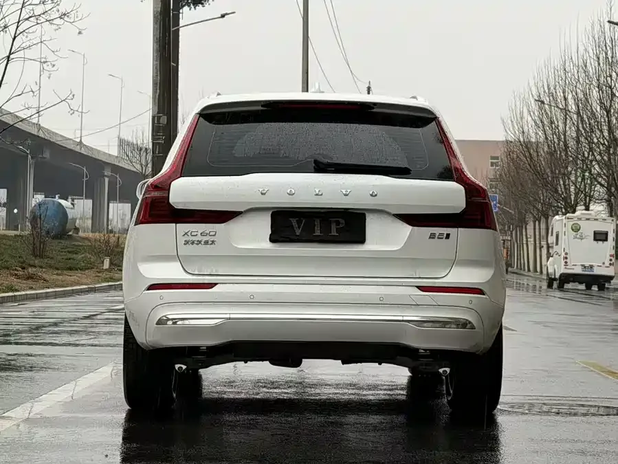 Volvo XC60 2026 B5 4WD Zhiyuan Luxury Edition 2025 — миниатюра 2