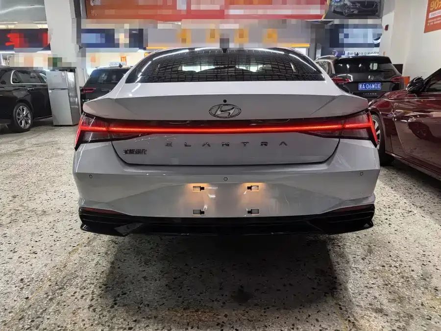 Hyundai Elantra Elantra 2022 1.5L CVT LUX Premium Edition 2023 — миниатюра 2