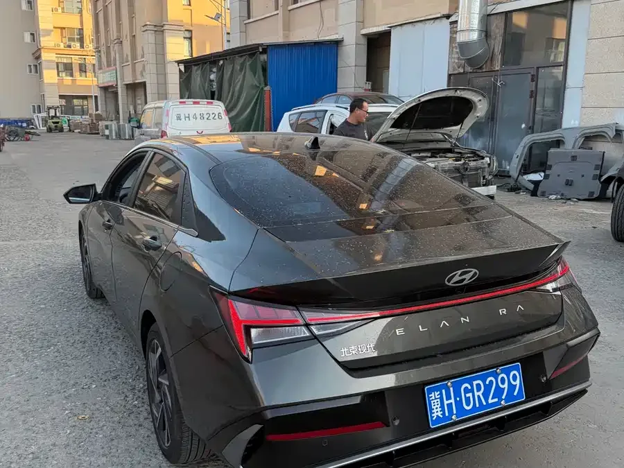 Hyundai Elantra Elantra 2023 1.5L CVT LUX Premium Edition 2023 — миниатюра 3