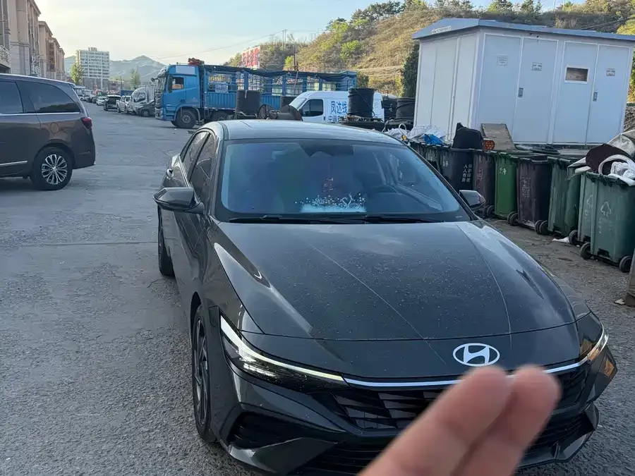 Hyundai Elantra Elantra 2023 1.5L CVT LUX Premium Edition 2023 — фото 1, купить с доставкой в Москву