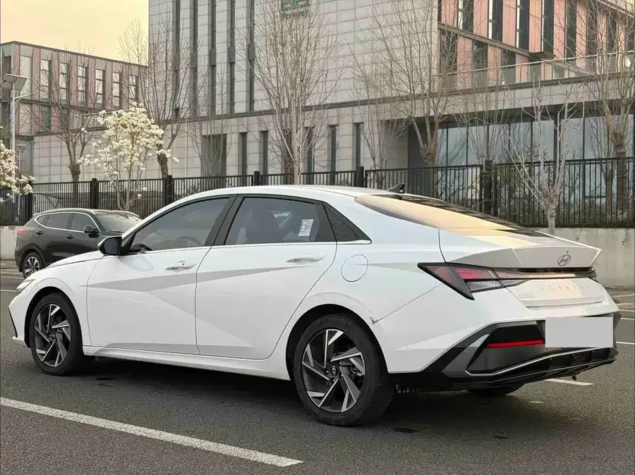 Hyundai Elantra Elantra 2023 1.5L CVT GLX Elite Edition 2023 — миниатюра 3