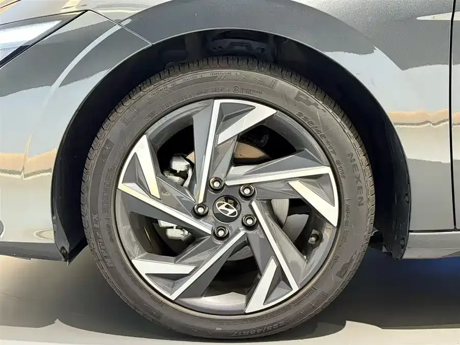 Hyundai Elantra Elantra 2023 1.5L CVT LUX Premium Edition 2025 — миниатюра 3