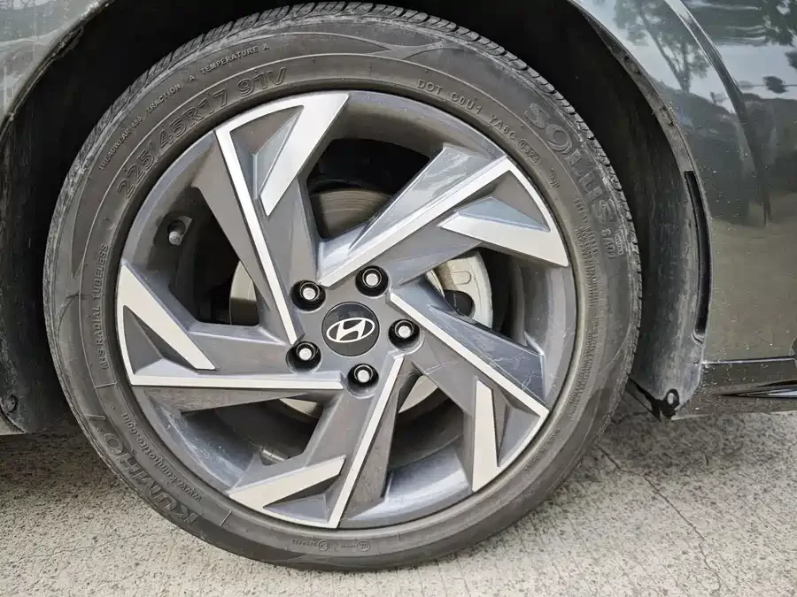 Hyundai Elantra Elantra 2023 1.5L CVT LUX Premium Edition 2024 — миниатюра 2