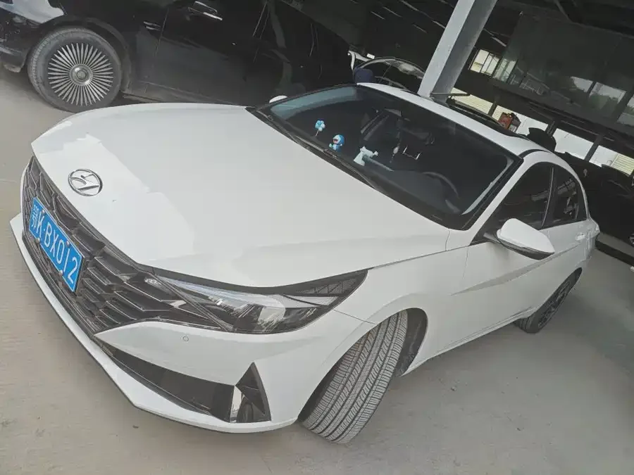 Hyundai Elantra Elantra 2022 1.5L CVT LUX Premium Edition 2022 — фото 1, купить с доставкой в Москву