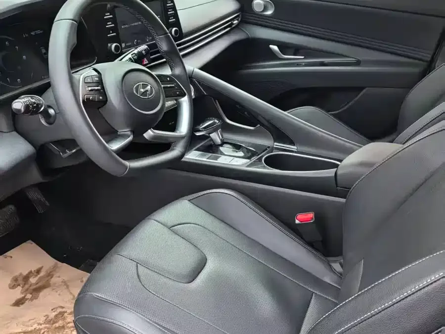 Hyundai Elantra Elantra 2023 1.5L CVT LUX Premium Edition 2023 — миниатюра 2