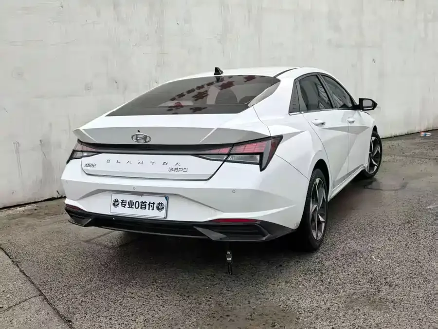 Hyundai Elantra Elantra 2023 1.5L CVT LUX Premium Edition 2023 — миниатюра 3