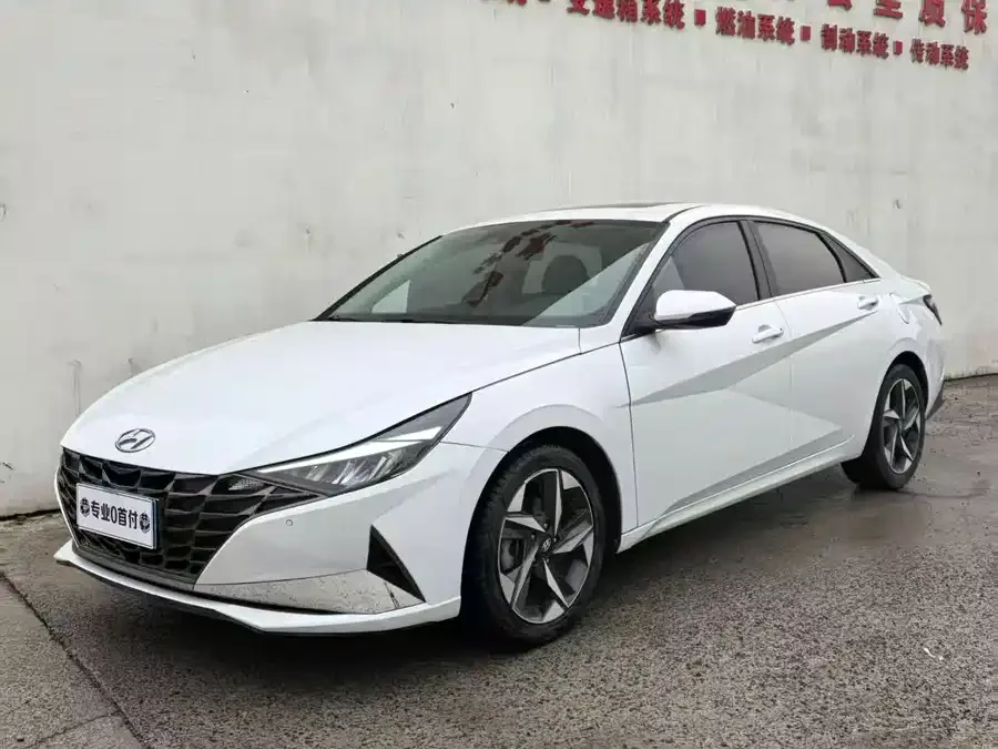 Hyundai Elantra Elantra 2023 1.5L CVT LUX Premium Edition 2023 — фото 1, купить с доставкой в Москву