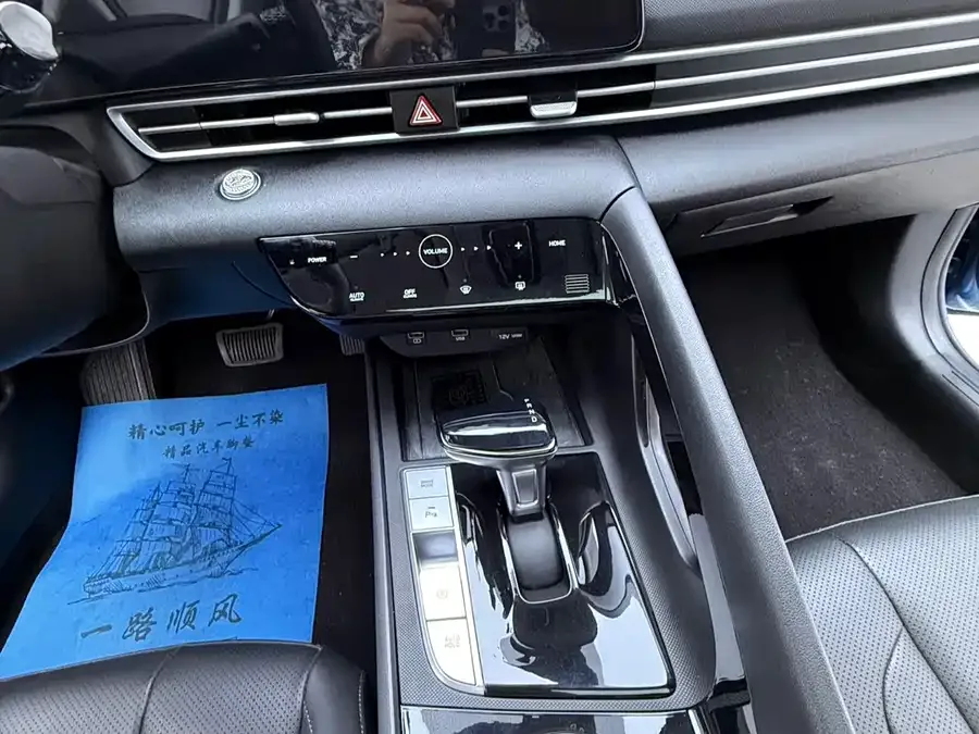 Hyundai Elantra Elantra 2021 1.5L CVT LUX Premium Edition 2022 — миниатюра 3