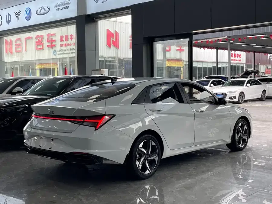 Hyundai Elantra Elantra 2022 1.5L CVT LUX Premium Edition 2022 — миниатюра 5