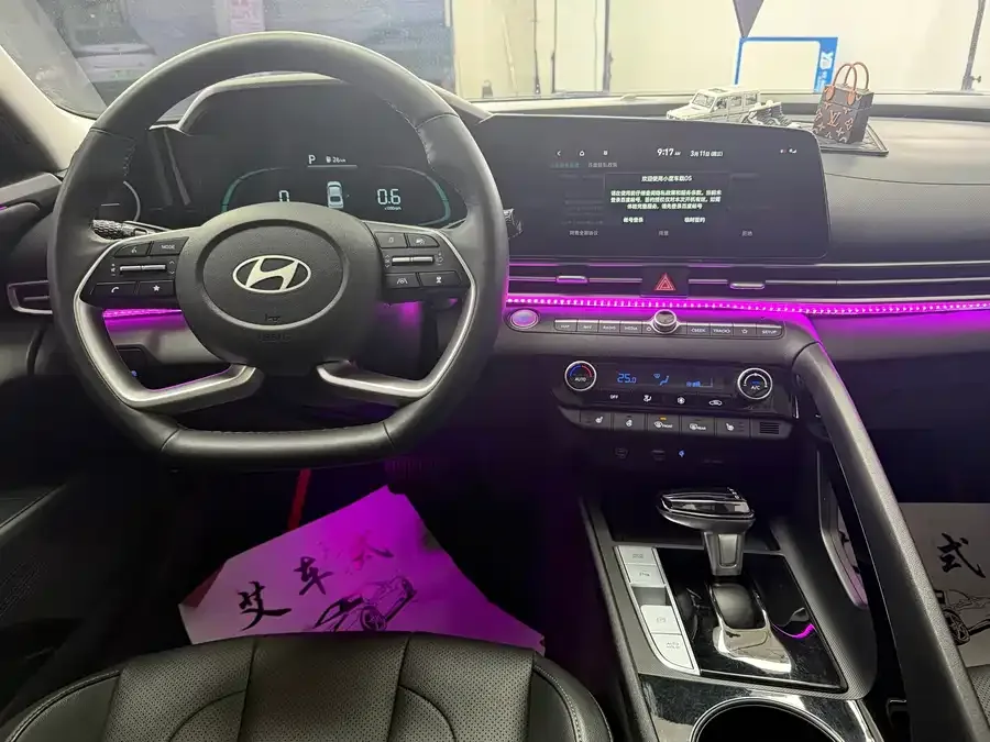 Hyundai Elantra Elantra 2023 1.5L CVT LUX Premium Edition 2023 — миниатюра 3