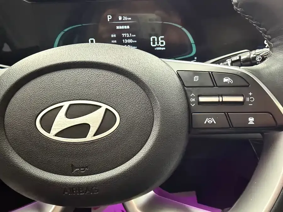 Hyundai Elantra Elantra 2023 1.5L CVT LUX Premium Edition 2023 — миниатюра 5