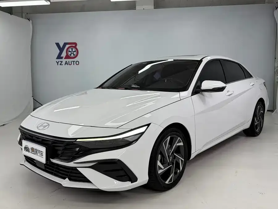 Hyundai Elantra Elantra 2023 1.5L CVT LUX Premium Edition 2023 — фото 1, купить с доставкой в Москву
