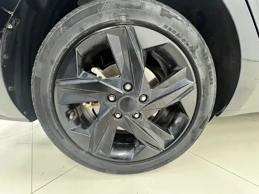 Hyundai Elantra Elantra 2022 1.5L CVT LUX Premium Edition 2022 — миниатюра 3