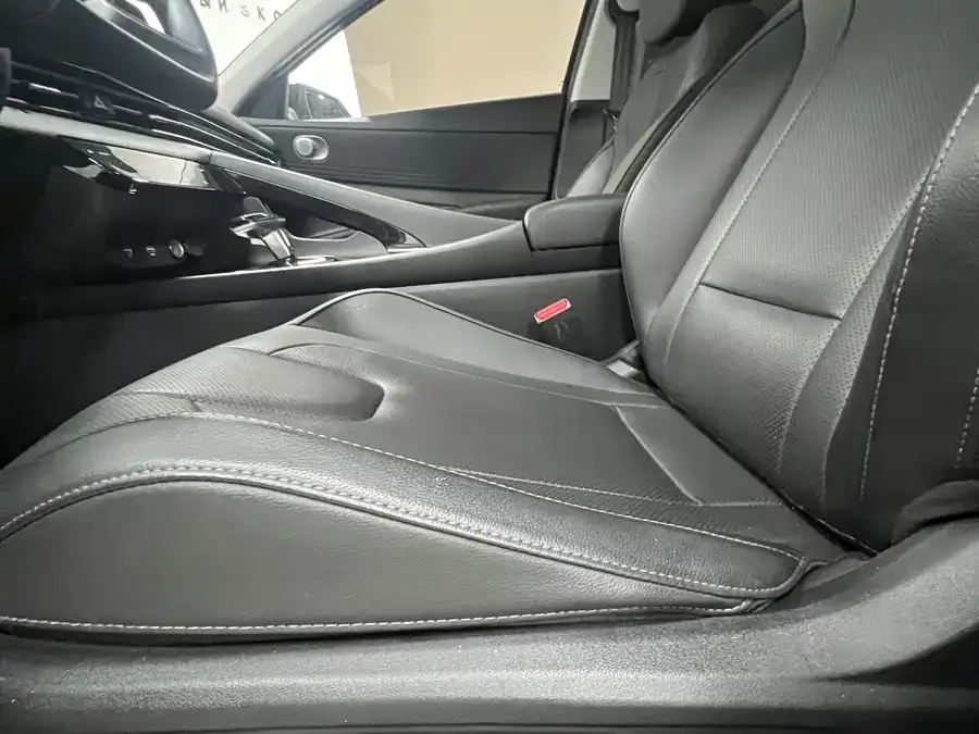 Hyundai Elantra Elantra 2022 1.5L CVT LUX Premium Edition 2022 — миниатюра 4
