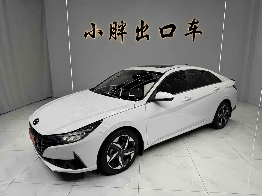 Hyundai Elantra Elantra 2023 1.5L CVT LUX Premium Edition 2023 — фото 1, купить с доставкой в Москву
