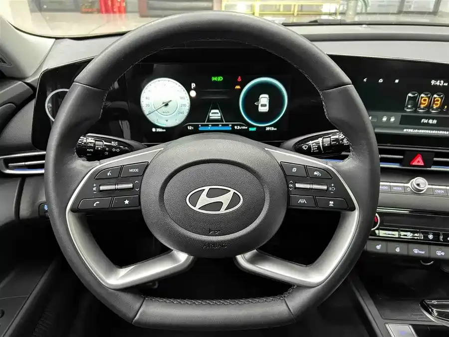 Hyundai Elantra Elantra 2023 1.5L CVT TOP Flagship Edition 2023 — миниатюра 3