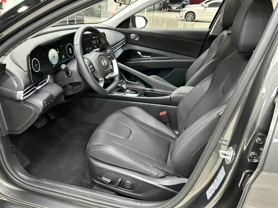 Hyundai Elantra Elantra 2023 1.5L CVT TOP Flagship Edition 2023 — миниатюра 5