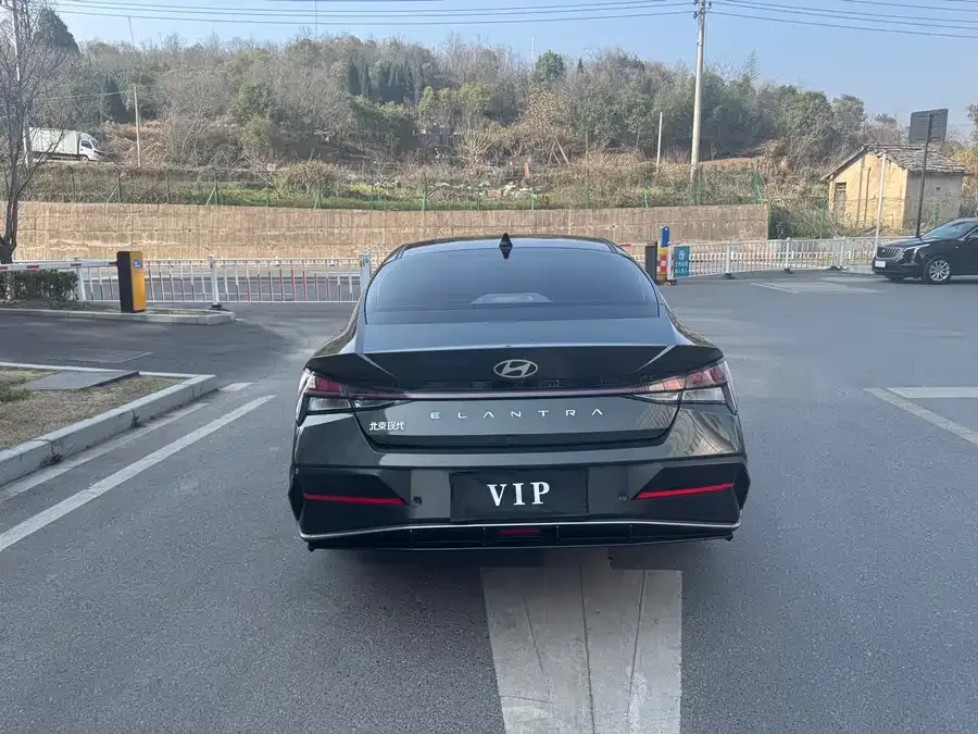 Hyundai Elantra Elantra 2023 1.5L CVT LUX Premium Edition 2024 — миниатюра 2