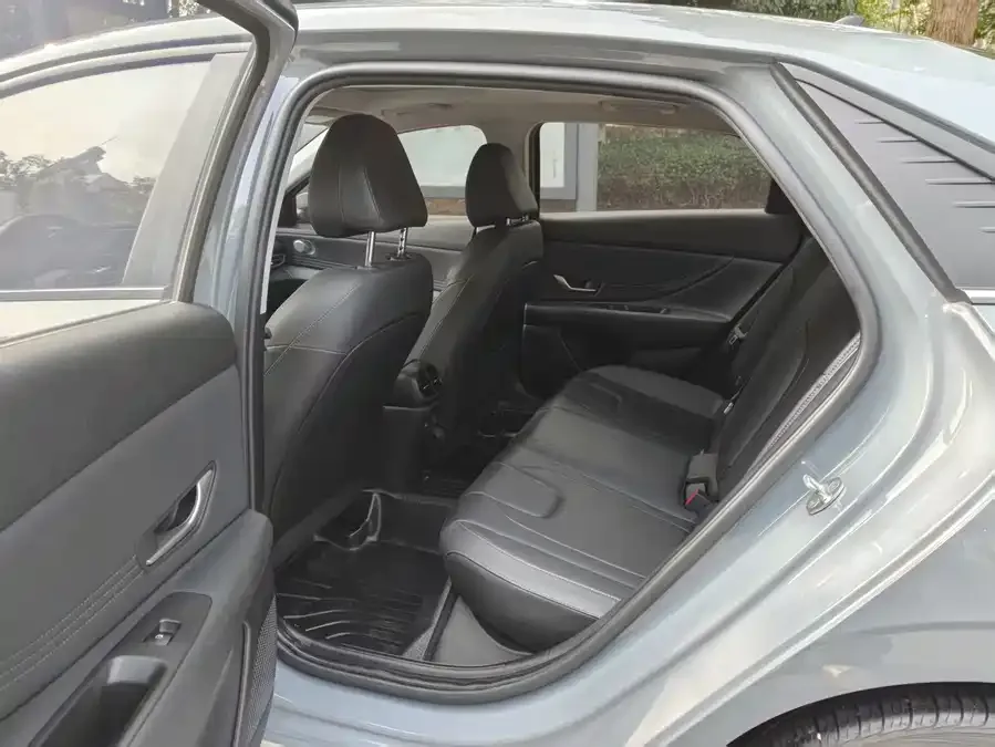 Hyundai Elantra Elantra 2023 1.5L CVT LUX Premium Edition 2023 — миниатюра 2