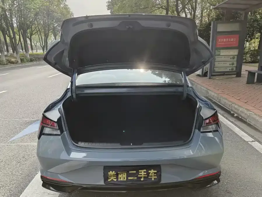 Hyundai Elantra Elantra 2023 1.5L CVT LUX Premium Edition 2023 — миниатюра 3