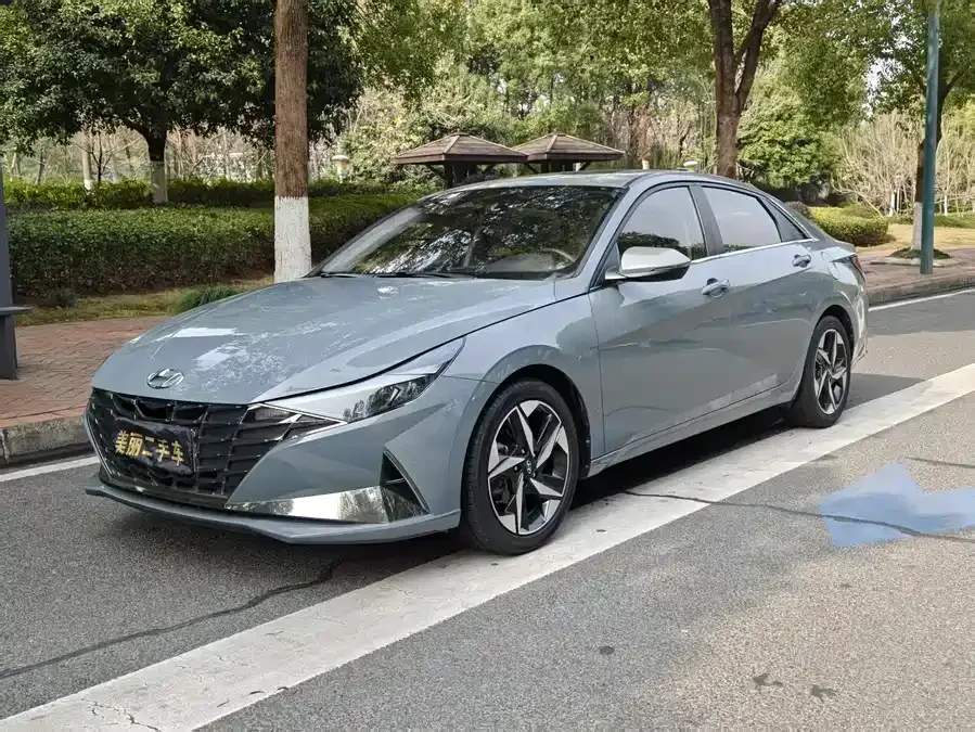 Hyundai Elantra Elantra 2023 1.5L CVT LUX Premium Edition 2023 — фото 1, купить с доставкой в Москву