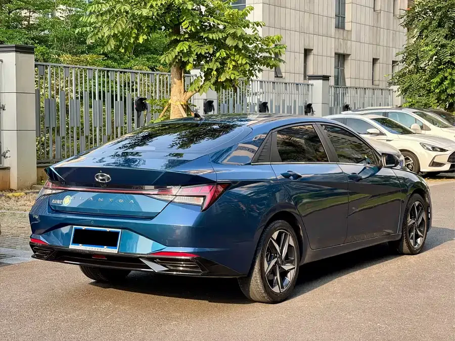 Hyundai Elantra Elantra 2022 1.5L CVT LUX Premium Edition 2022 — миниатюра 3