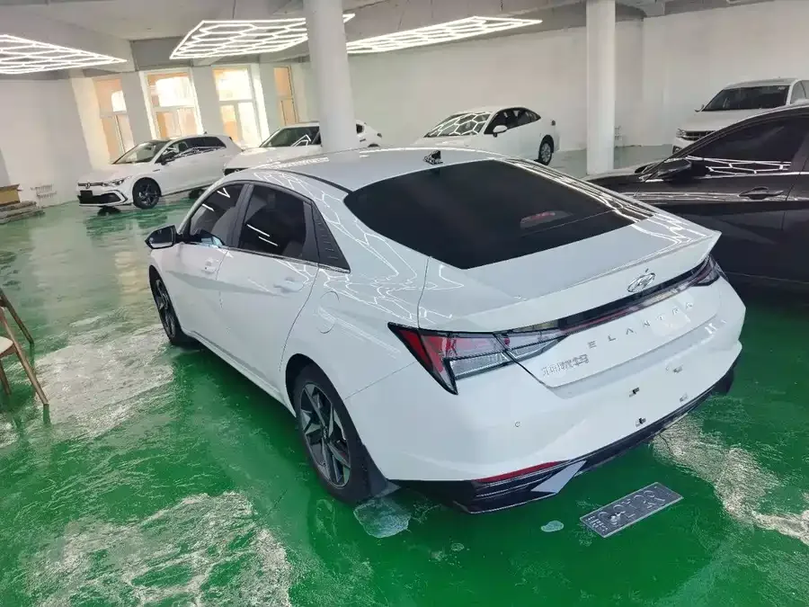 Hyundai Elantra Elantra 2022 1.5L CVT LUX Premium Edition 2023 — миниатюра 2