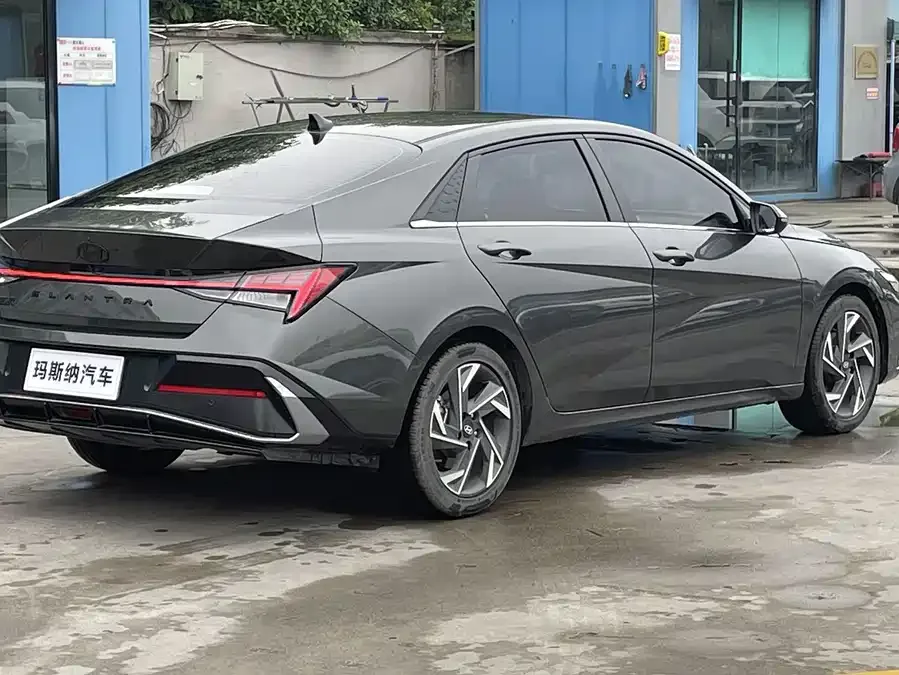 Hyundai Elantra Elantra 2023 1.5L CVT LUX Premium Edition 2023 — миниатюра 2