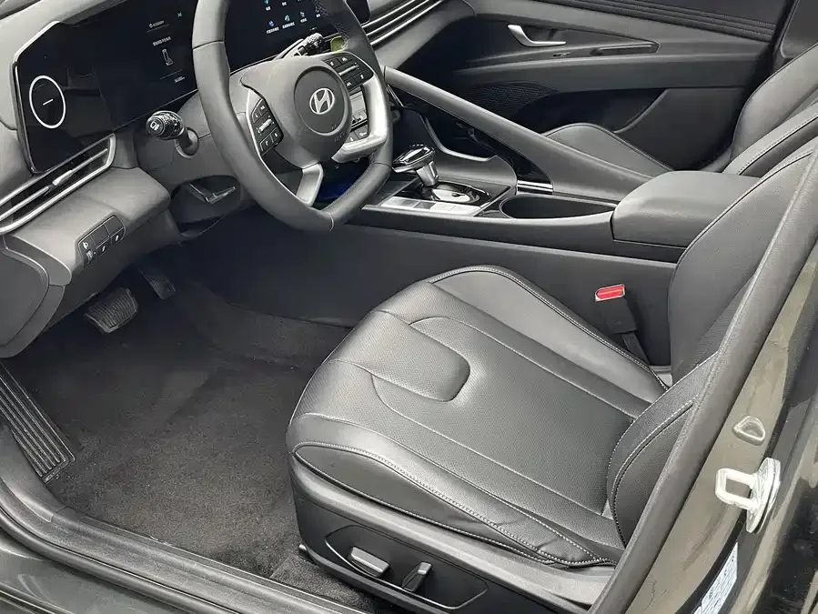 Hyundai Elantra Elantra 2023 1.5L CVT LUX Premium Edition 2023 — миниатюра 4