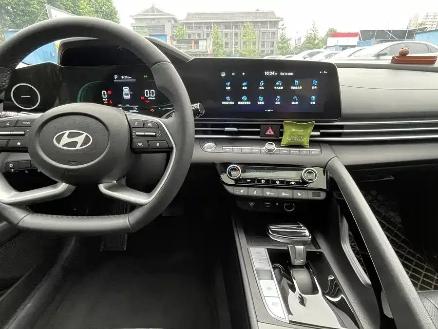 Hyundai Elantra Elantra 2023 1.5L CVT LUX Premium Edition 2023 — миниатюра 5