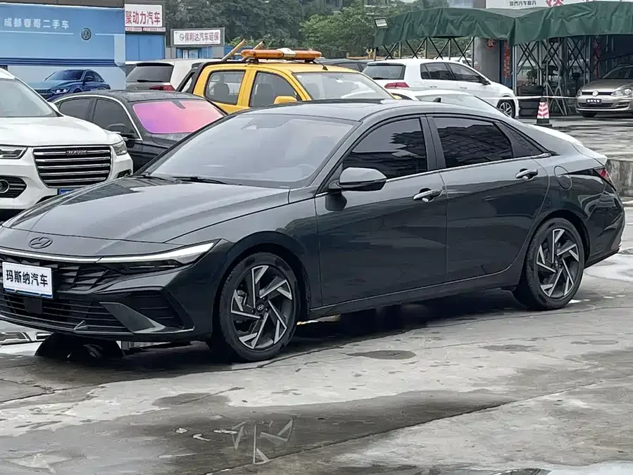 Hyundai Elantra Elantra 2023 1.5L CVT LUX Premium Edition 2023 — фото 1, купить с доставкой в Москву
