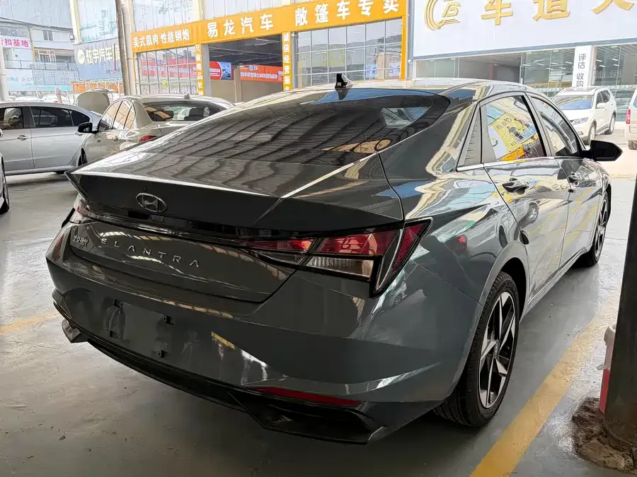 Hyundai Elantra Elantra 2023 1.5L CVT LUX Premium Edition 2023 — миниатюра 3