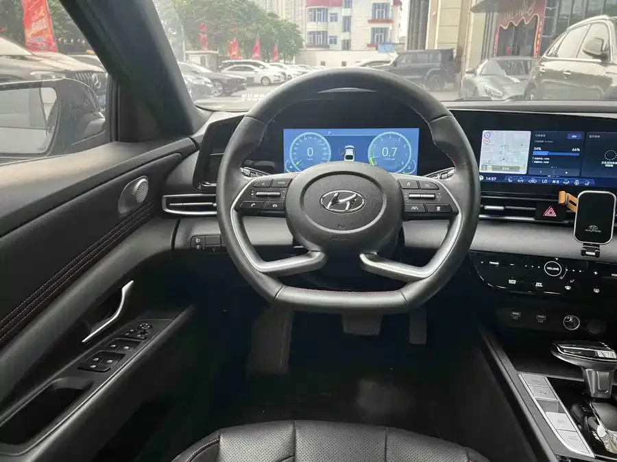 Hyundai Elantra Elantra 2022 1.5L CVT 20th Anniversary Edition 2022 — миниатюра 2