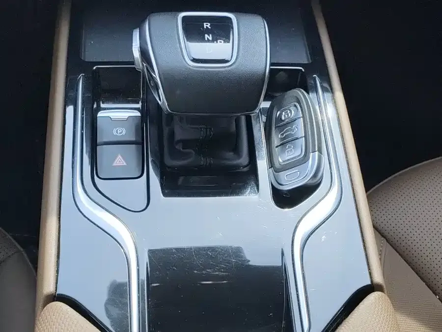 Hongqi E-QM5 Hongqi E-QM5 2023 facelift basic travel version 2023 — миниатюра 4