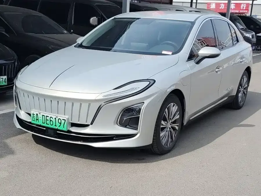 Hongqi E-QM5 Hongqi E-QM5 2023 facelift basic travel version 2023 — фото 1, купить с доставкой в Москву